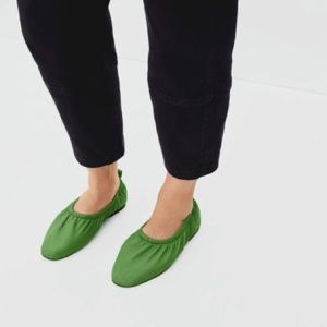 Everlane Scruch flat in green
